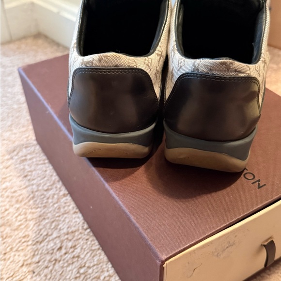 Louis Vuitton Black and Cream Monogram Shoes - Picture 4 of 7
